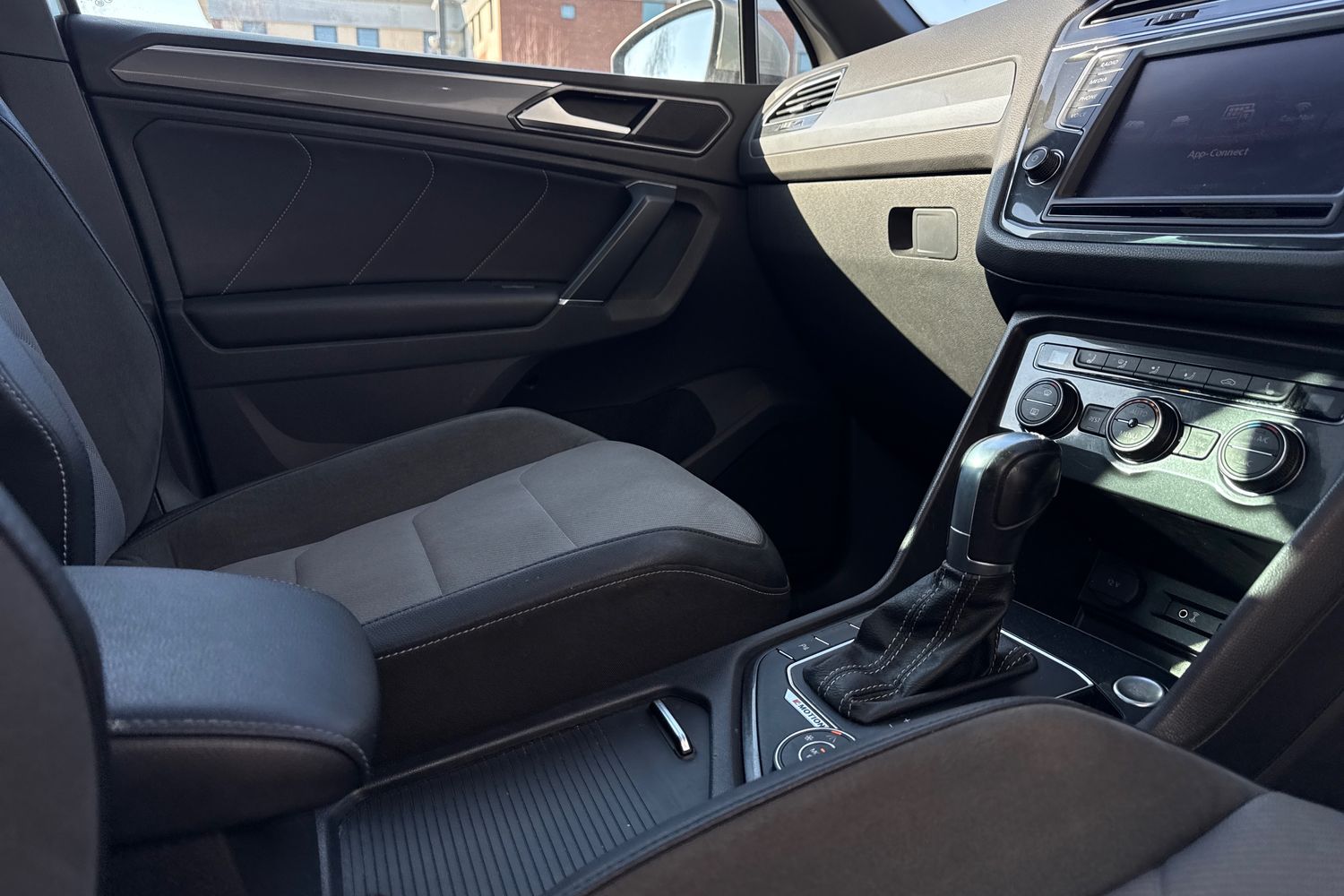 Used Volkswagen Tiguan 2016 for sale - 77747749: Photo 40