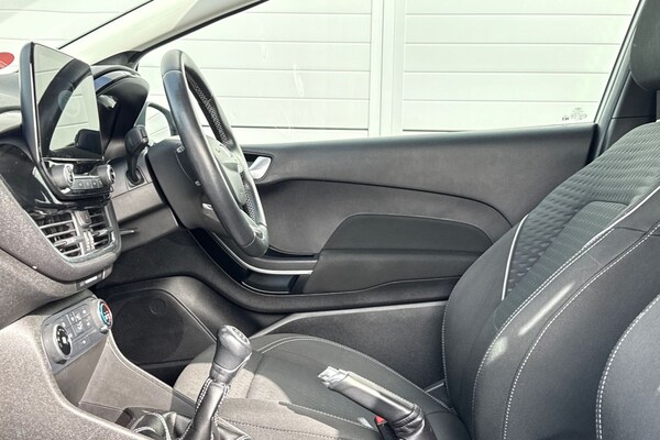 Used Ford Fiesta 2018 for sale - 76106820: Photo 32