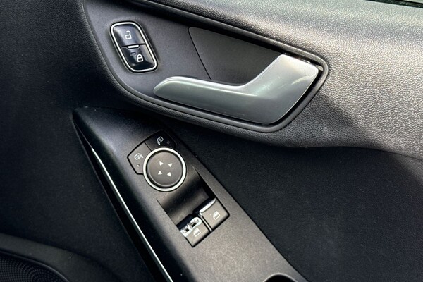 Used Ford Fiesta 2018 for sale - 76106820: Photo 40