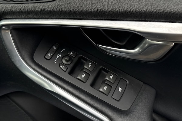 Used Volvo V40 2017 for sale - 76324053: Photo 41