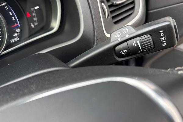 Used Volvo V40 2017 for sale - 76324053: Photo 55