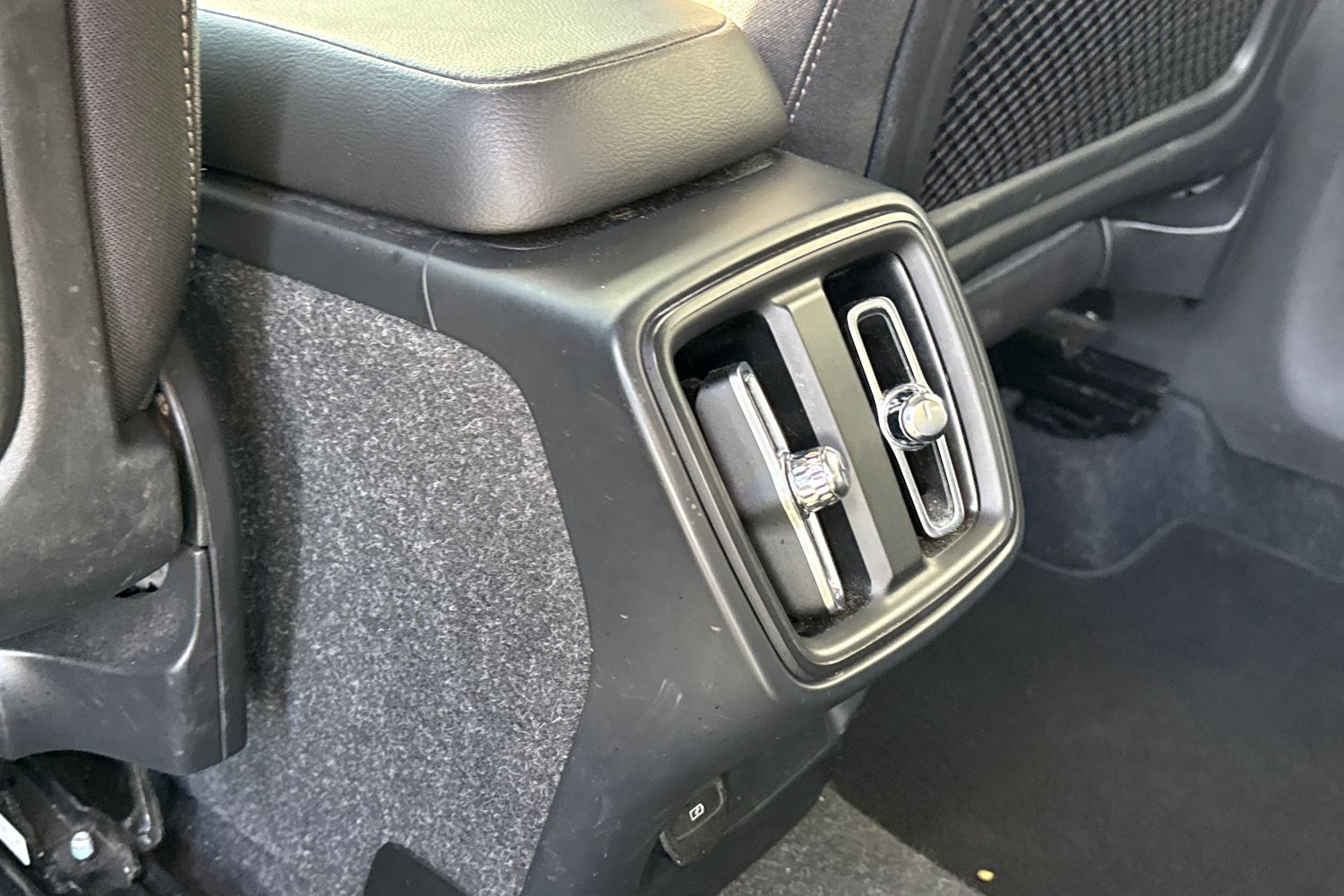 Used Volvo XC40 2023 for sale - 78029327: Photo 35