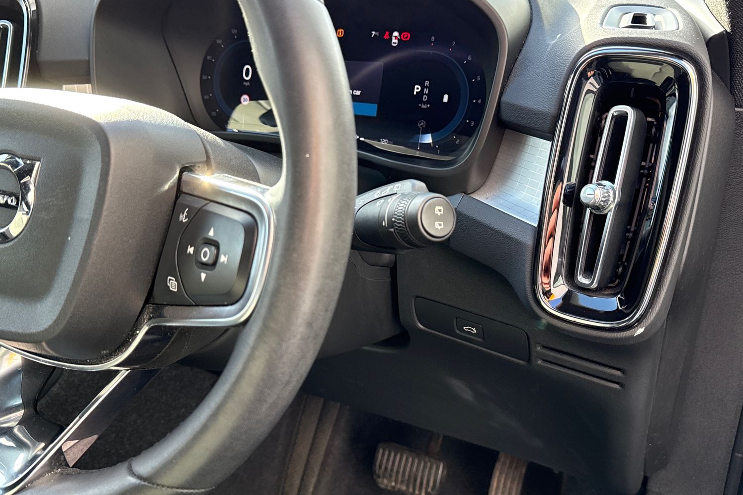 Used Volvo XC40 2023 for sale - 78029327: Photo 41