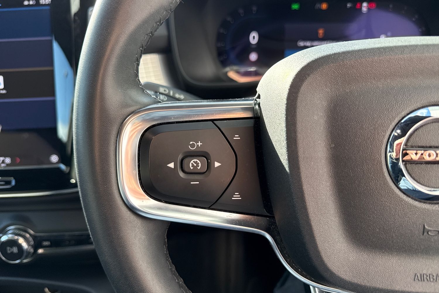 Used Volvo XC40 2023 for sale - 78029327: Photo 52