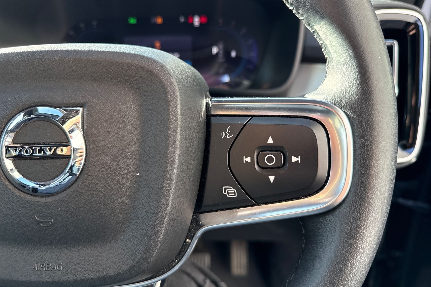 Used Volvo XC40 2023 for sale - 78029327: Photo 54