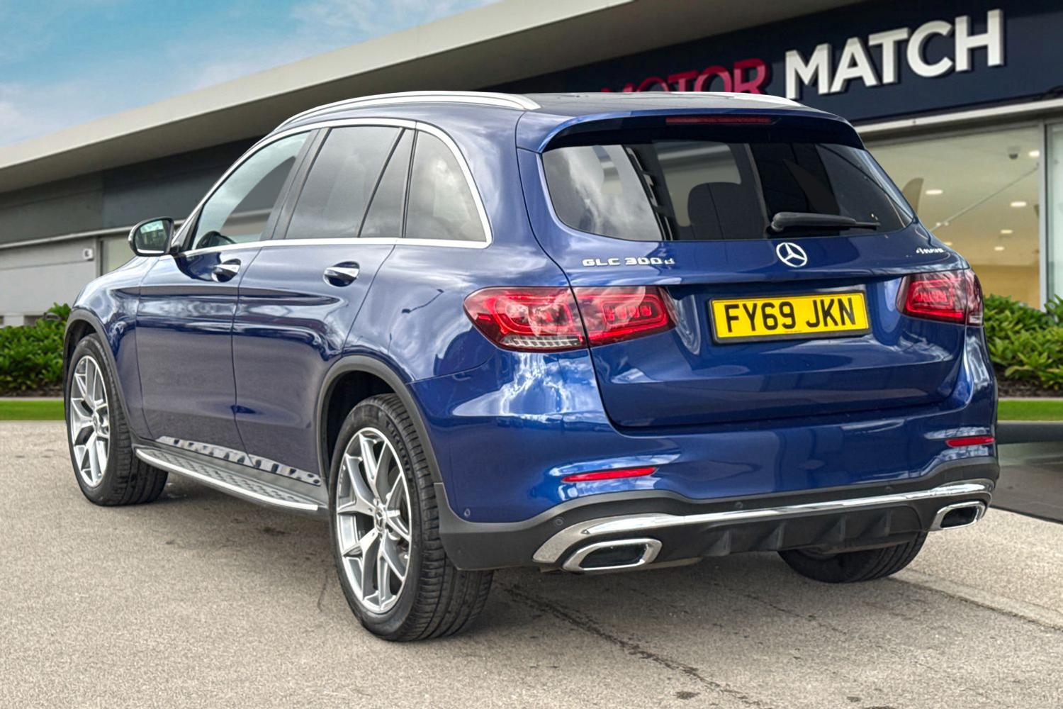 Used Mercedes-Benz GLC 2019 for sale - 77842888: Photo 2