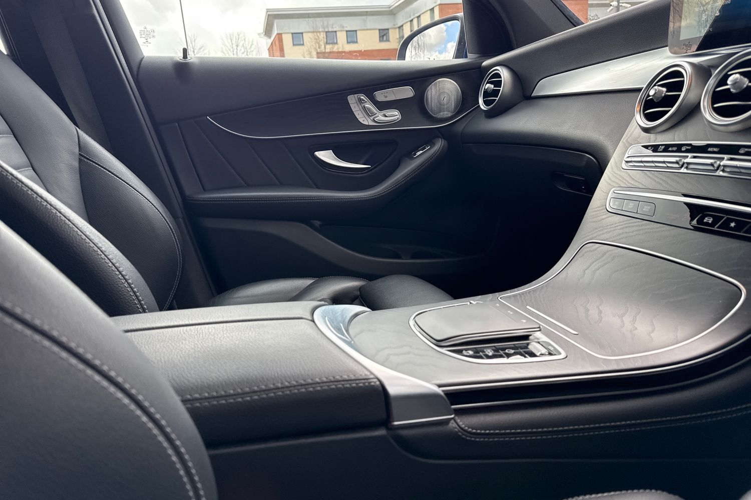 Used Mercedes-Benz GLC 2019 for sale - 77842888: Photo 44