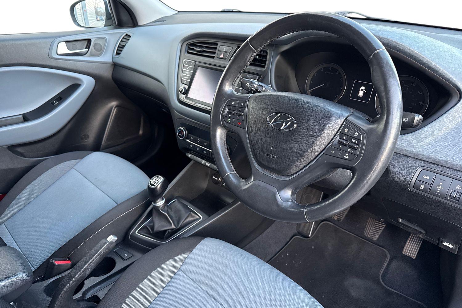 Used Hyundai i20 2015 for sale - 76805442: Photo 14