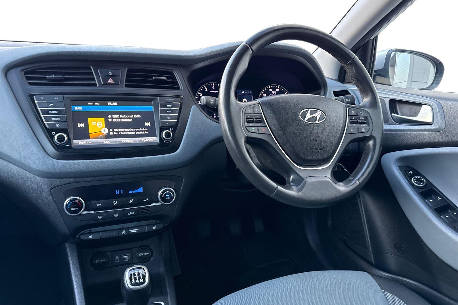 Used Hyundai i20 2015 for sale - 76805442: Photo 18