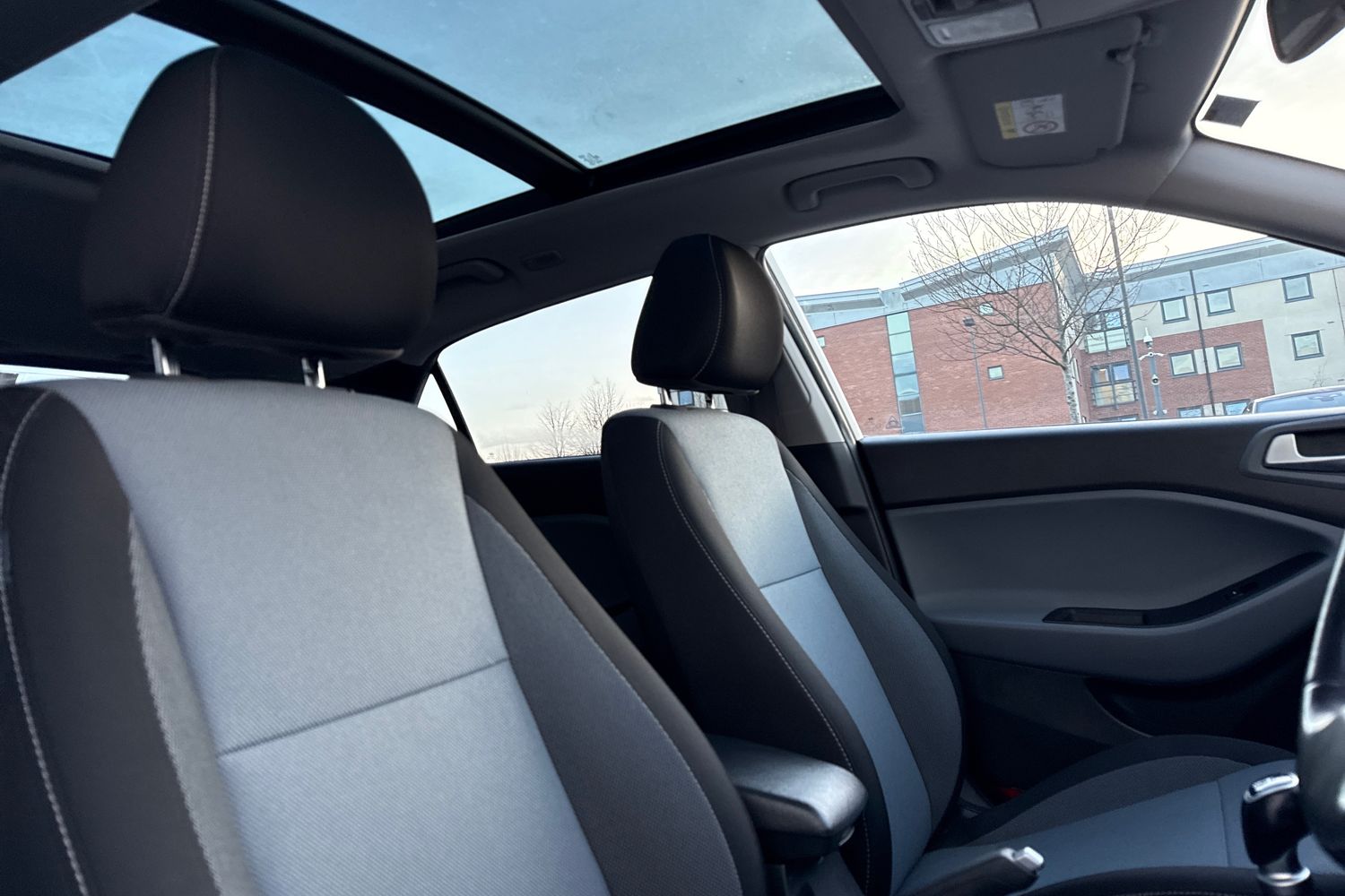 Used Hyundai i20 2015 for sale - 76805442: Photo 24