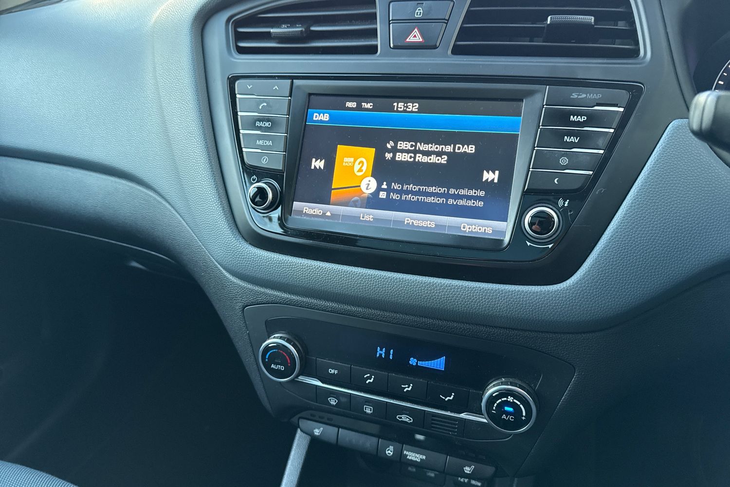 Used Hyundai i20 2015 for sale - 76805442: Photo 40