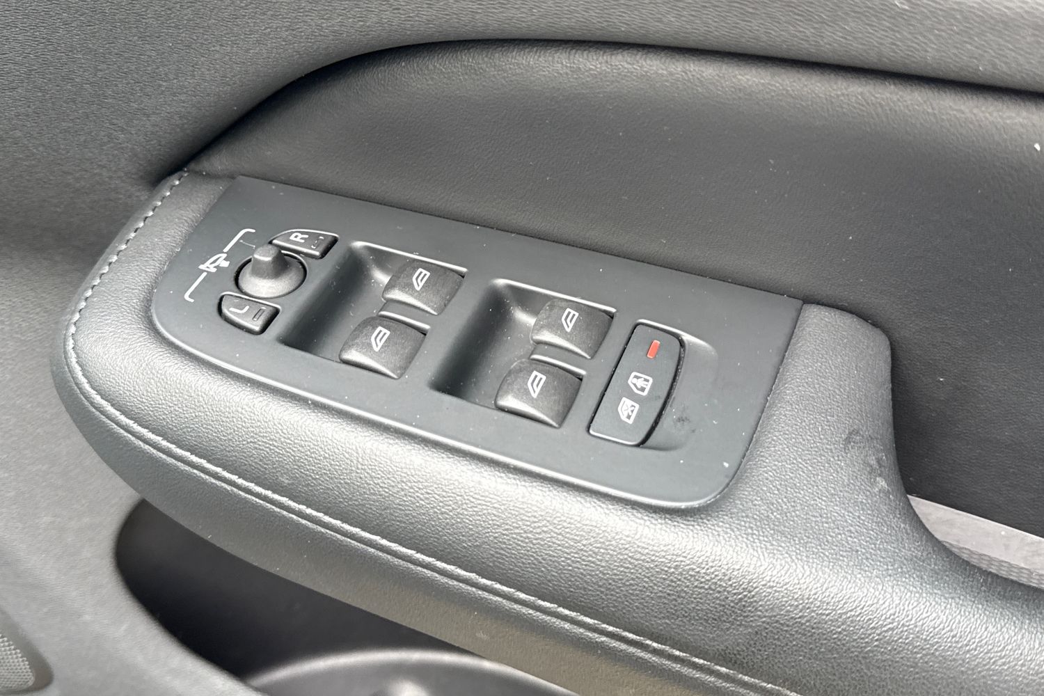 Used Volvo S60 2023 for sale - 77535347: Photo 40