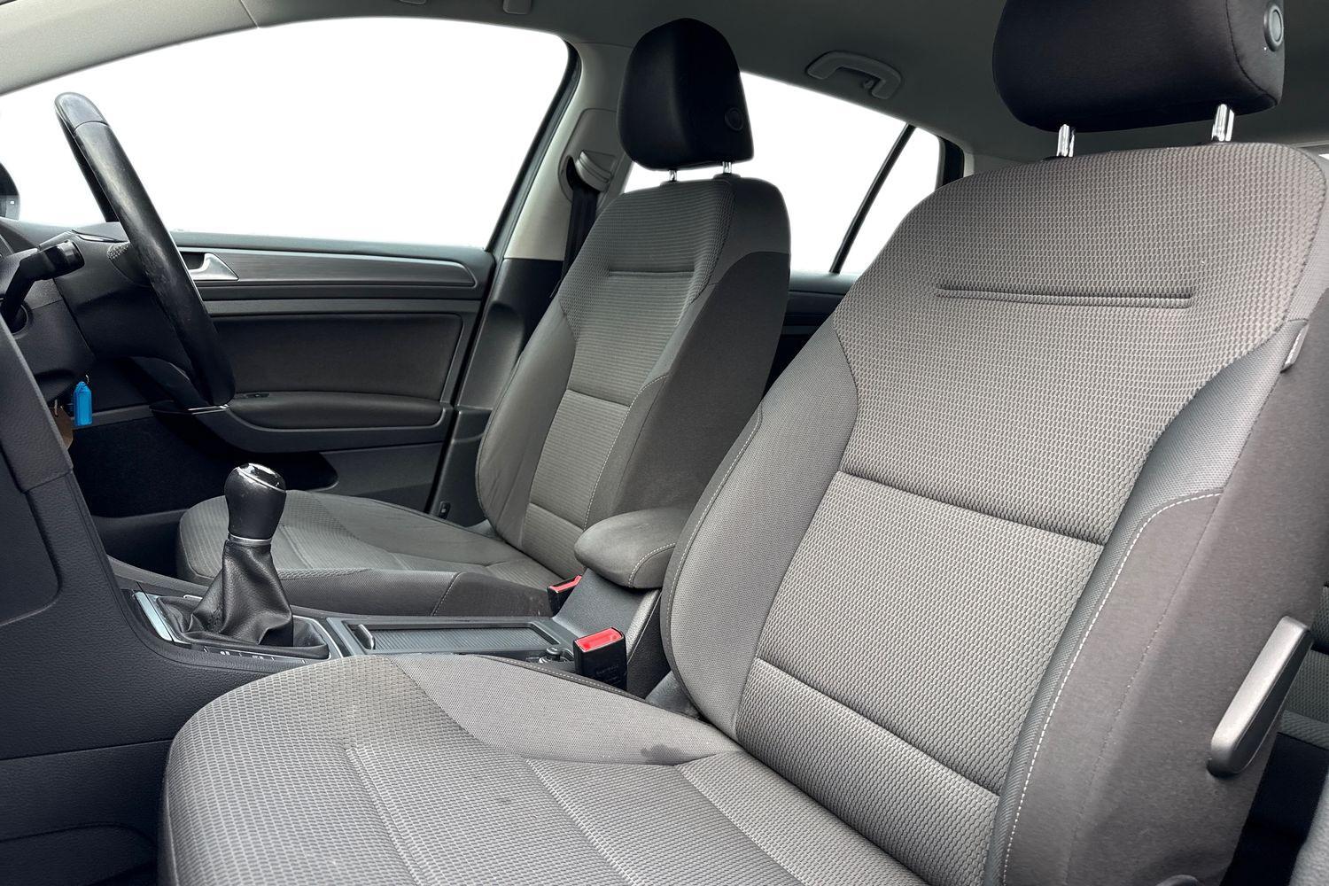 Used Volkswagen Golf 2017 for sale - 77620491: Photo 10