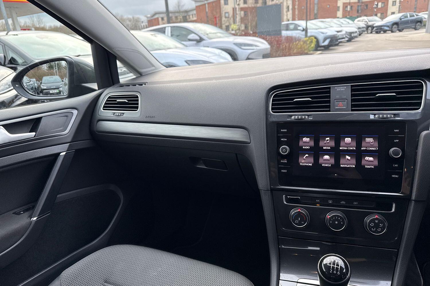 Used Volkswagen Golf 2017 for sale - 77620491: Photo 14