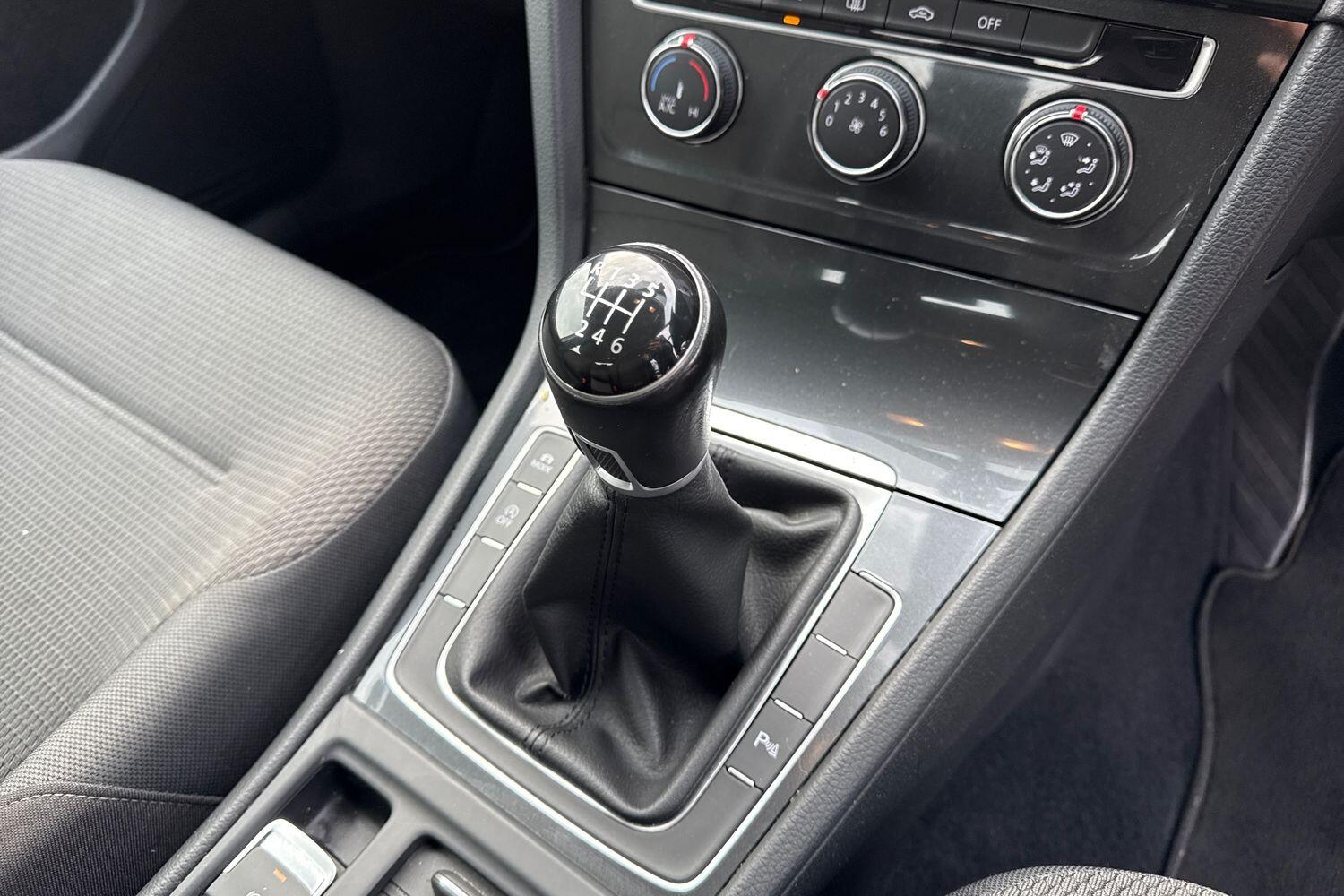 Used Volkswagen Golf 2017 for sale - 77620491: Photo 19