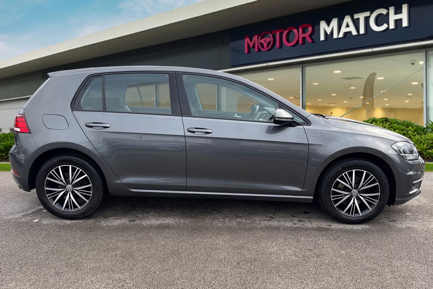 Used Volkswagen Golf 2017 for sale - 77620491: Photo 3