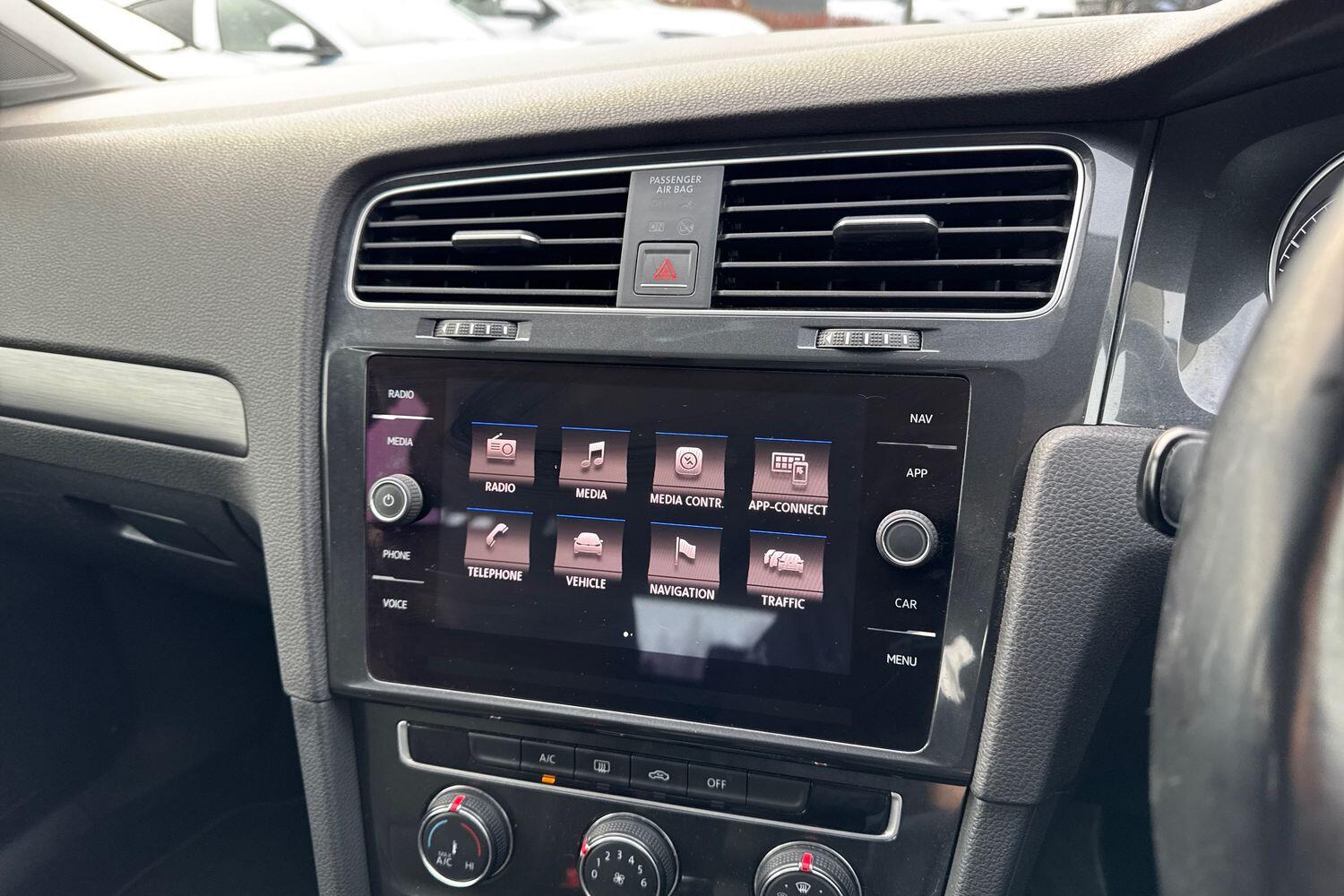 Used Volkswagen Golf 2017 for sale - 77620491: Photo 35