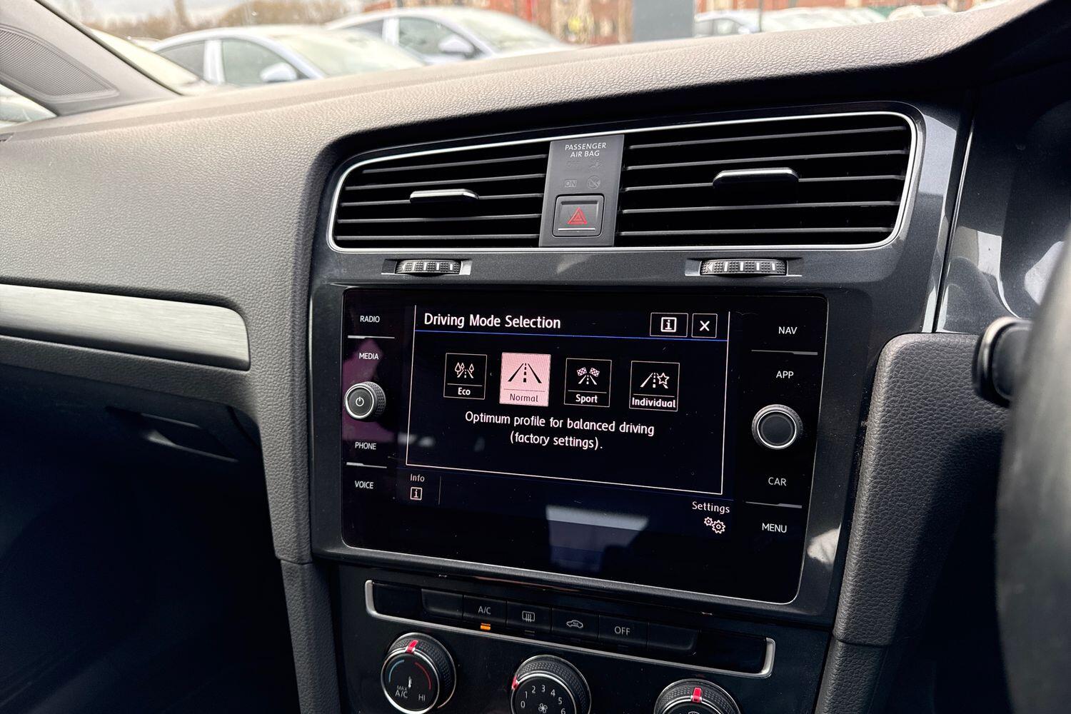 Used Volkswagen Golf 2017 for sale - 77620491: Photo 38