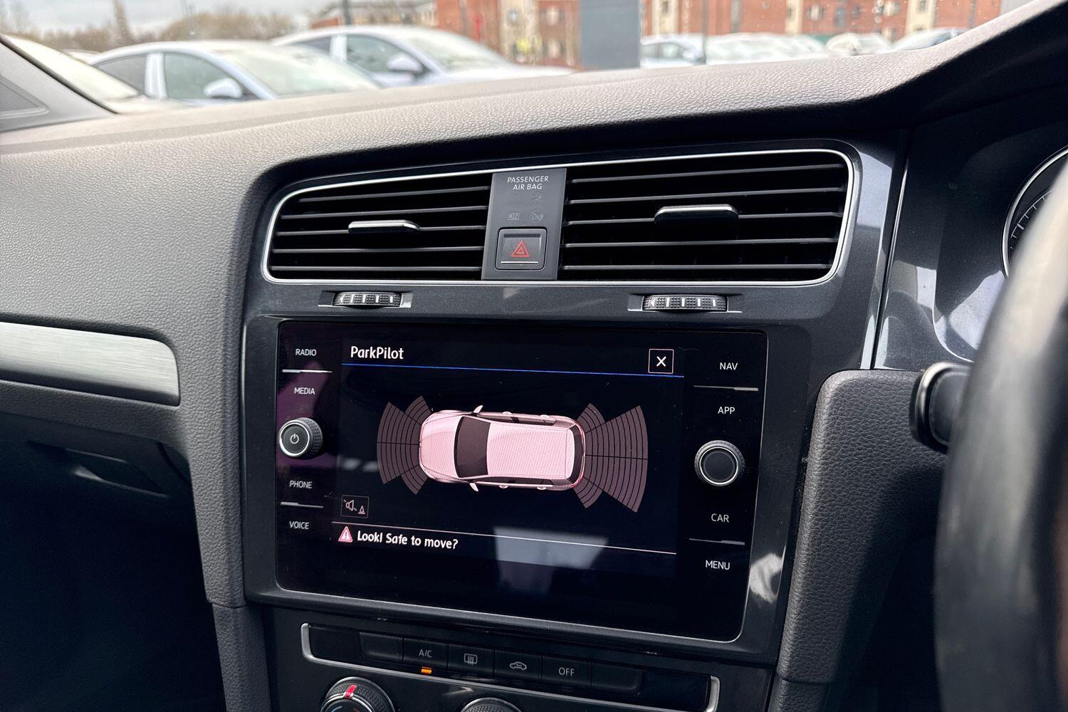 Used Volkswagen Golf 2017 for sale - 77620491: Photo 39