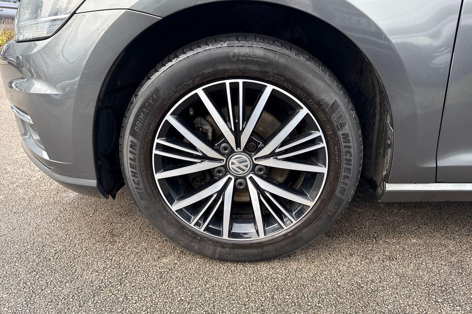 Used Volkswagen Golf 2017 for sale - 77620491: Photo 6