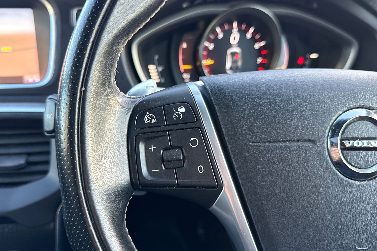 Used Volvo V40 2019 for sale - 77011409: Photo 37