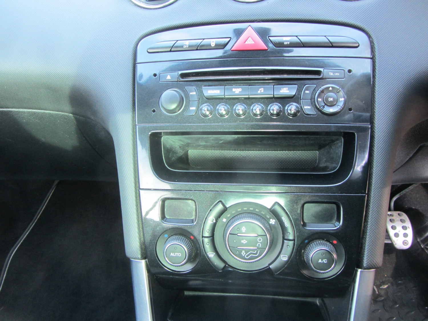 Used Peugeot 308 2012 for sale - 76555232: Photo 15