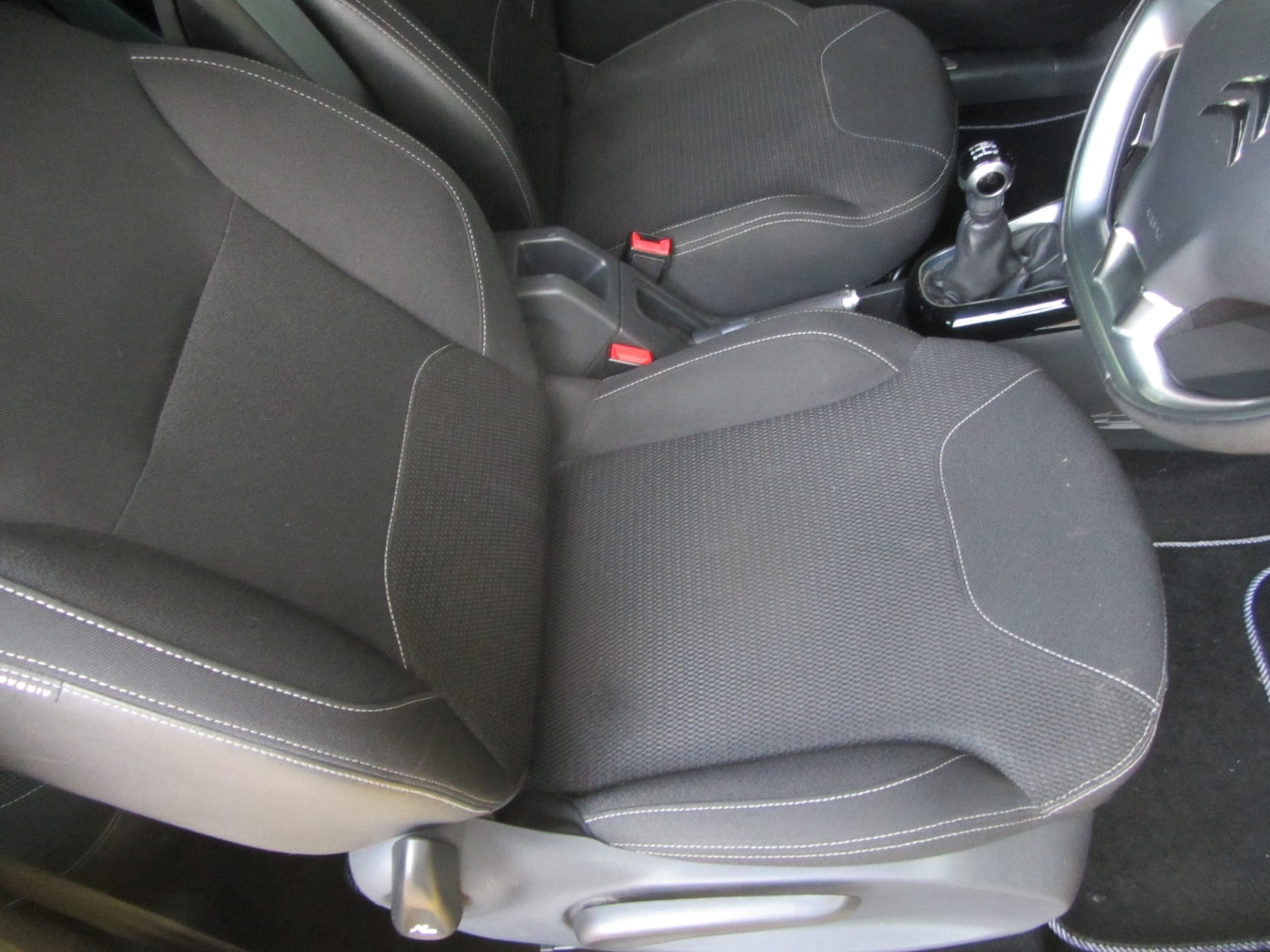 Used Citroen DS3 2015 for sale - 76480543: Photo 8