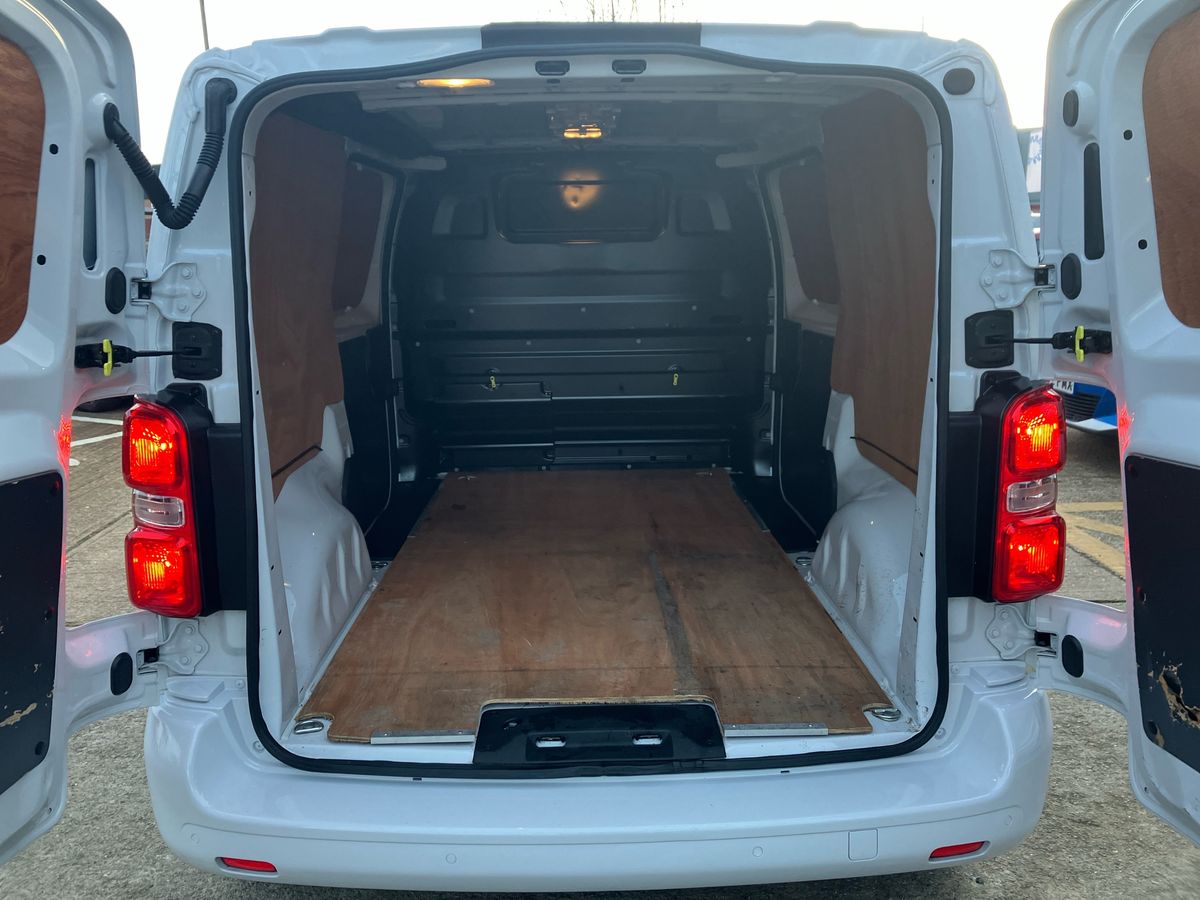 Used Vauxhall Vivaro 2022 for sale - 77113602: Photo 18