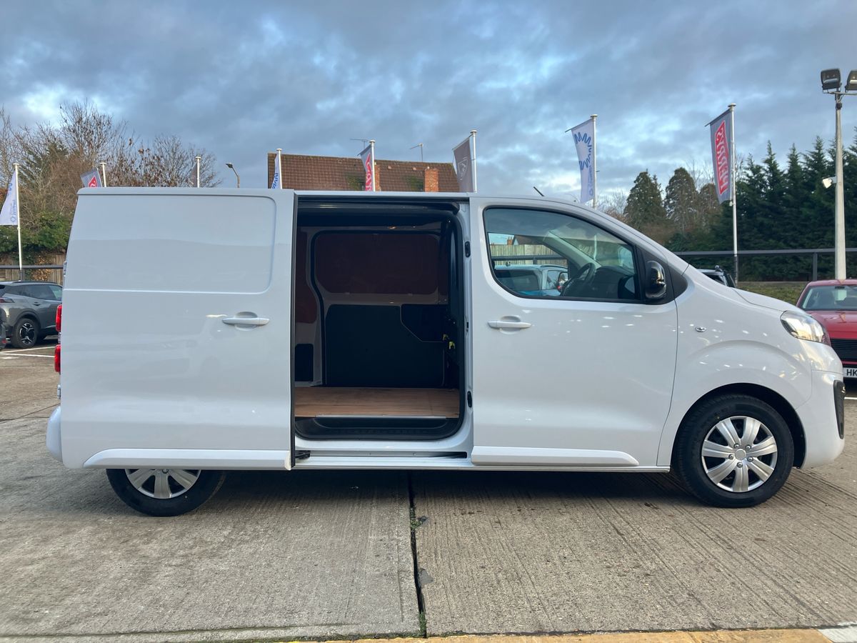 Used Vauxhall Vivaro 2022 for sale - 77113602: Photo 32