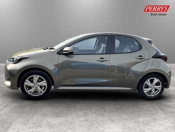 Used Toyota Yaris 2024 for sale - 77579003: Photo