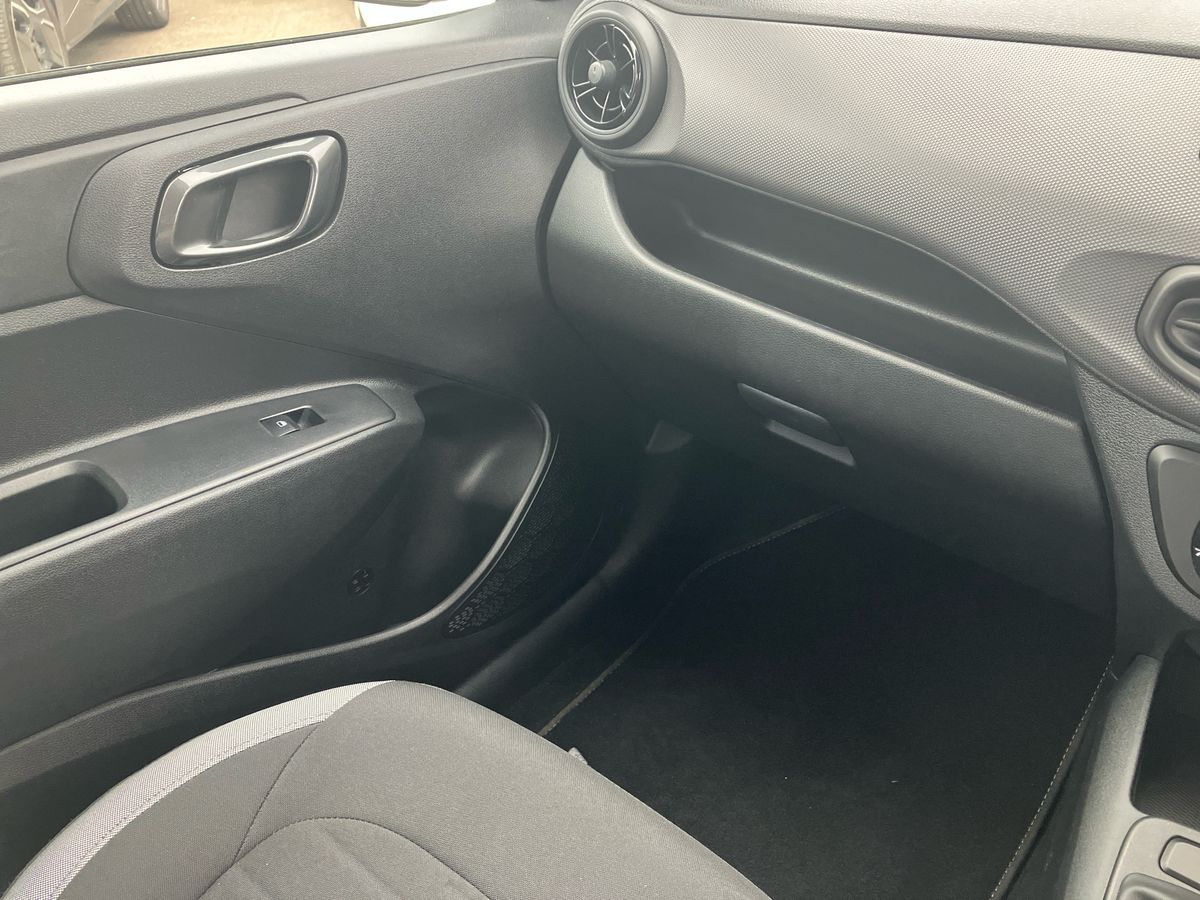 Used Hyundai i10 2023 for sale - 76192315: Photo 48