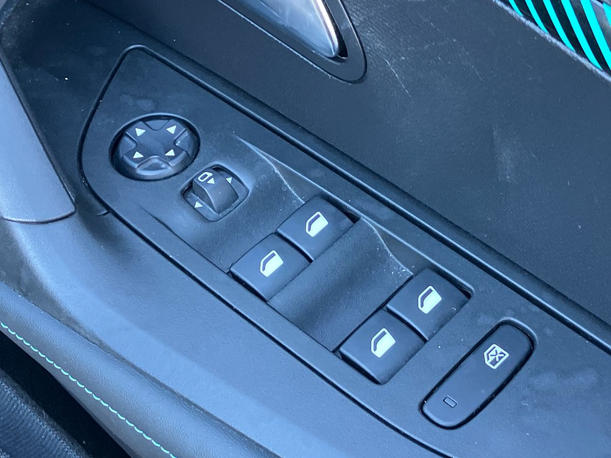 Used Peugeot 2008 2022 for sale - 77432201: Photo 18