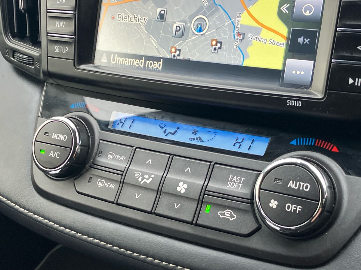 Used Toyota RAV4 2018 for sale - 76736060: Photo 13