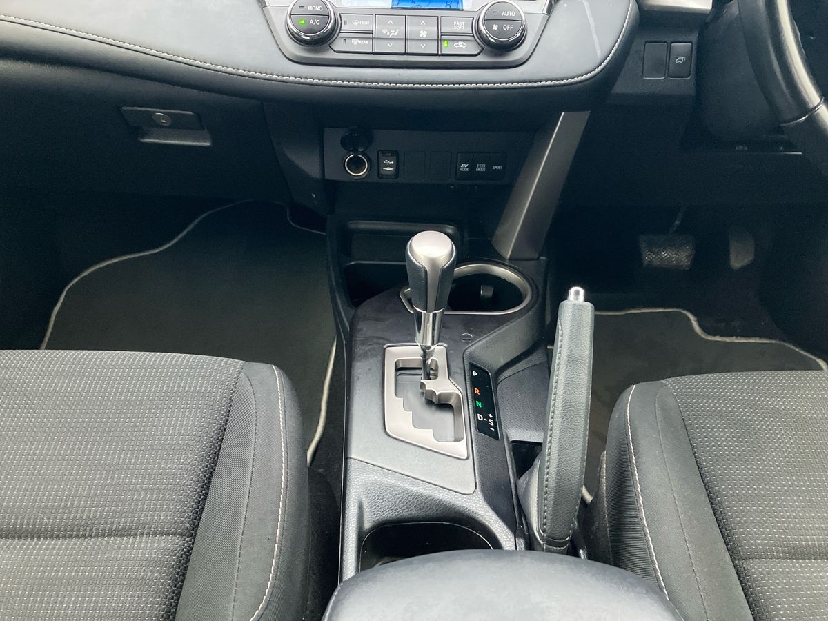 Used Toyota RAV4 2018 for sale - 76736060: Photo 18