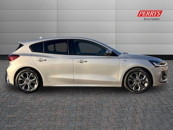 Used Ford Focus 2023 for sale - 76128480: Photo 3