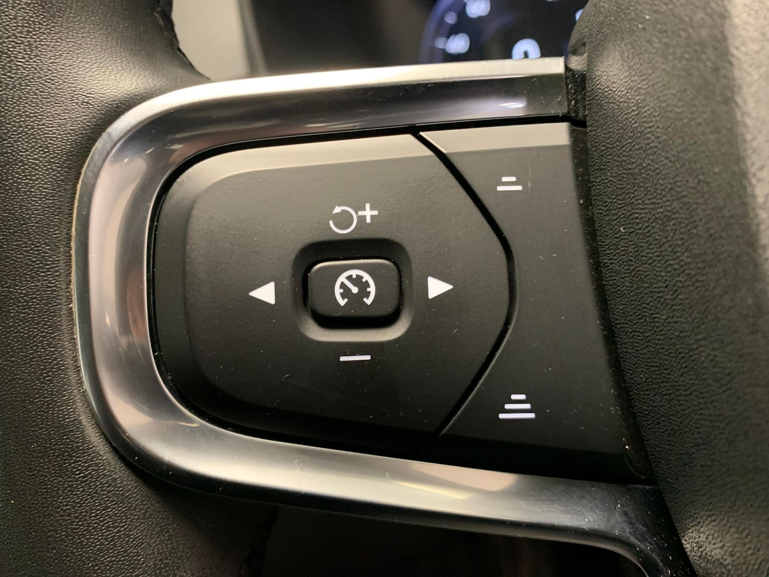 Used Volvo XC40 2021 for sale - 76847529: Photo 16