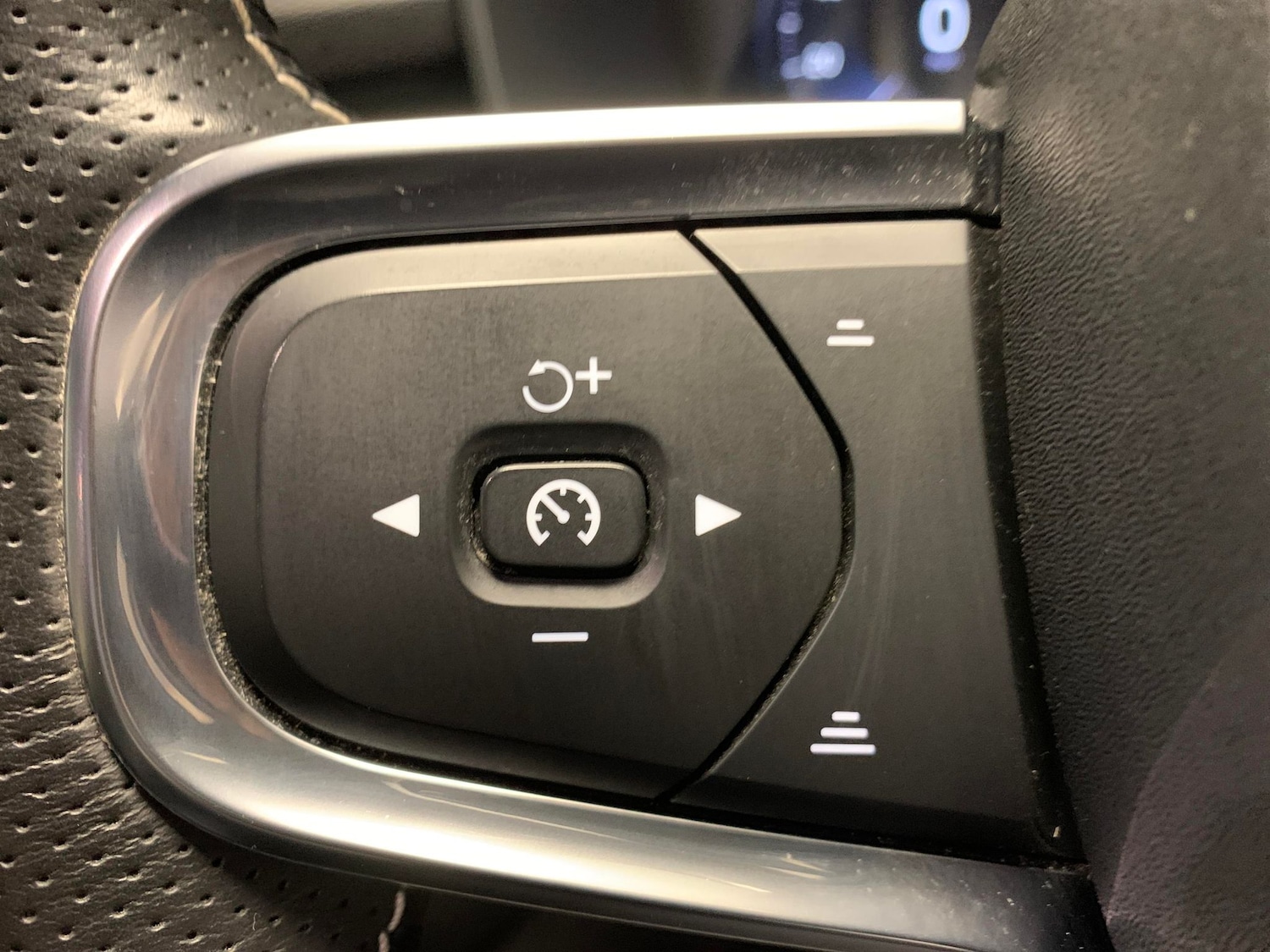 Used Volvo XC40 2021 for sale - 76540361: Photo 22