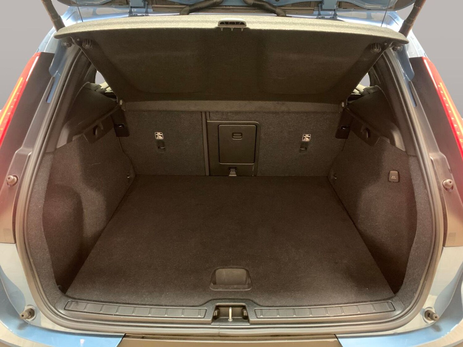 Used Volvo XC40 2023 for sale - 77829701: Photo 32