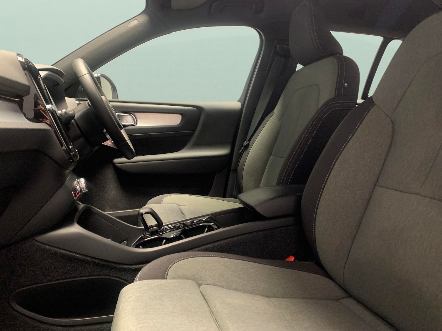 Used Volvo XC40 2023 for sale - 77829701: Photo 4