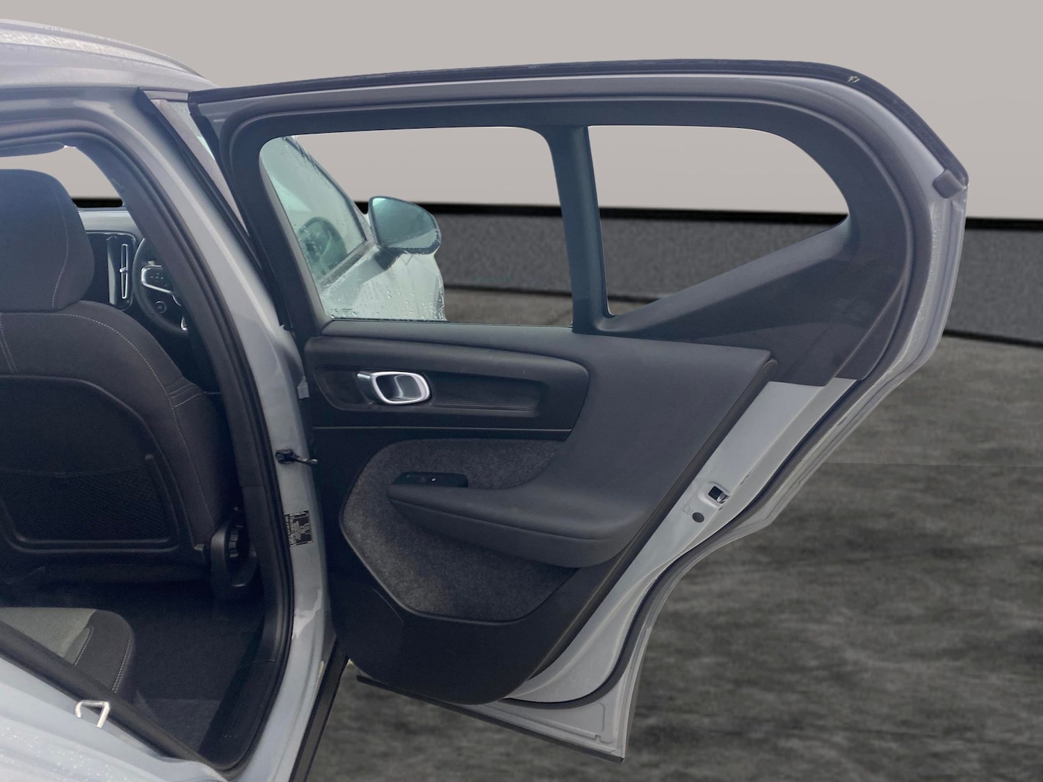 Used Volvo XC40 2024 for sale - 77848429: Photo 25