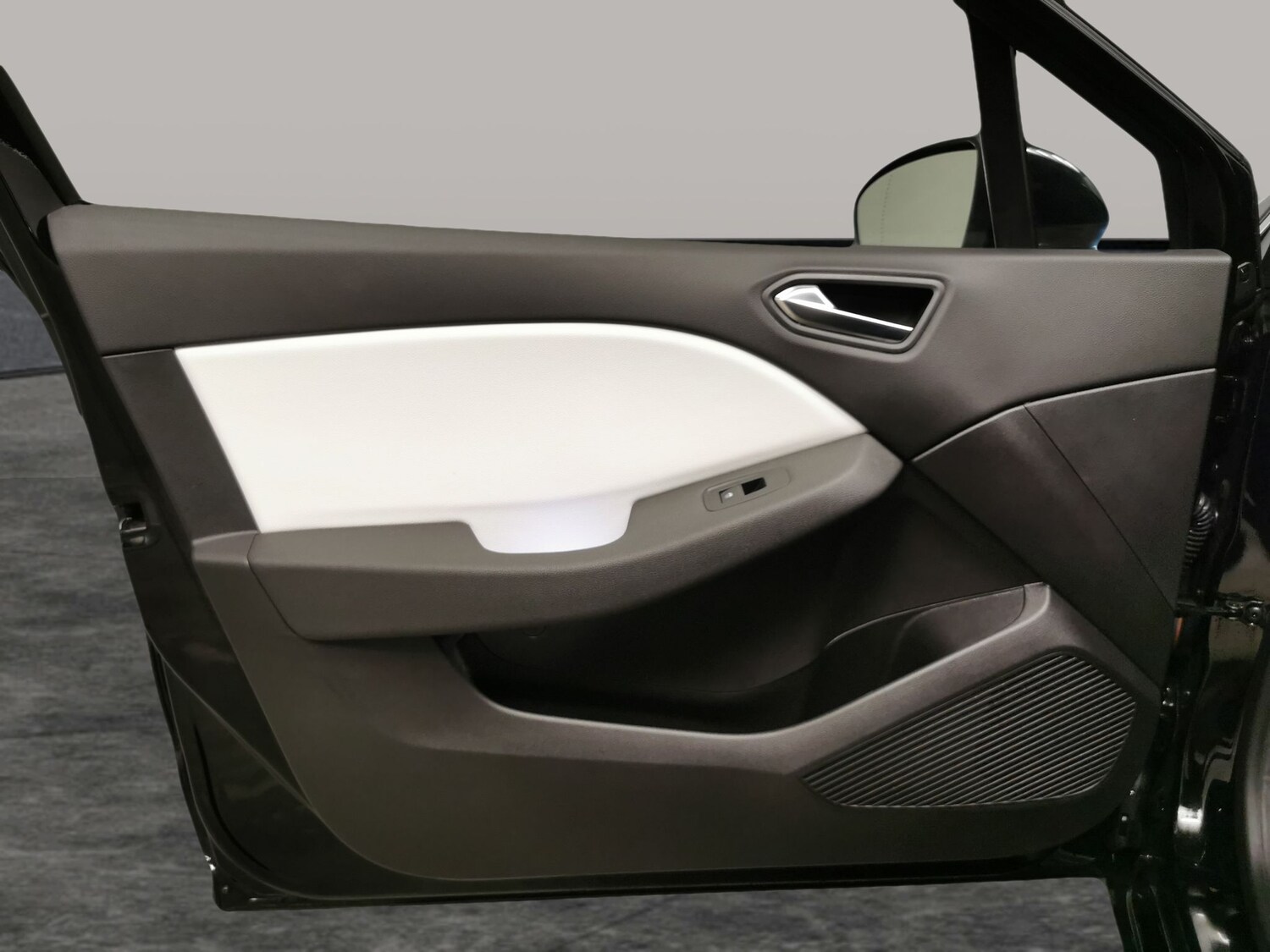 Used Renault Clio for sale - 77364864: Photo 27