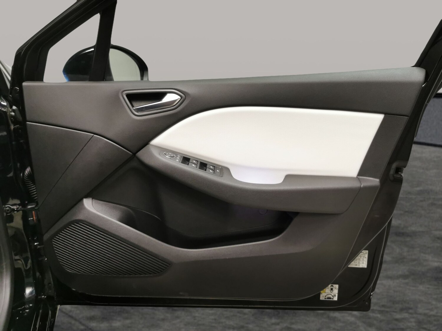 Used Renault Clio for sale - 77364864: Photo 30