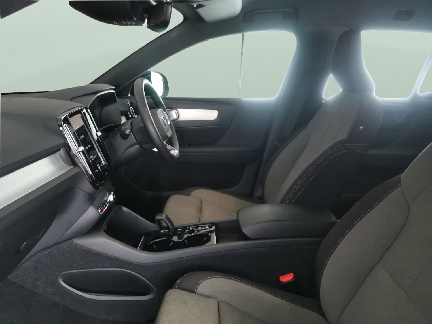 Used Volvo XC40 2023 for sale - 77848498: Photo 4