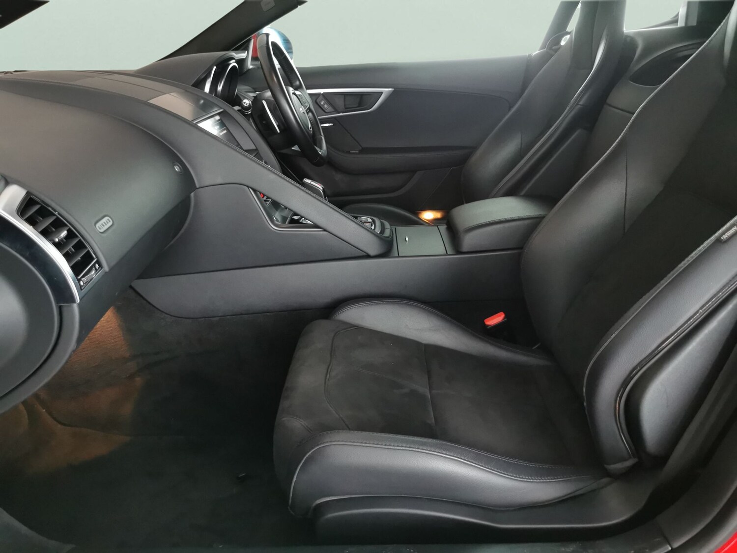 Used Jaguar F-Type 2018 for sale - 76719880: Photo 4