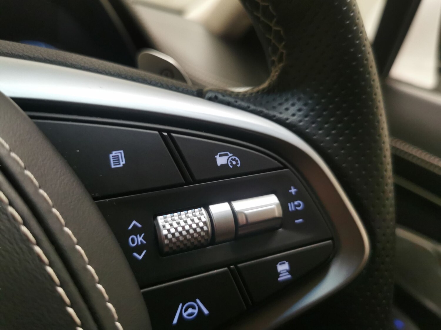 Used Genesis GV70 2023 for sale - 77815097: Photo 25