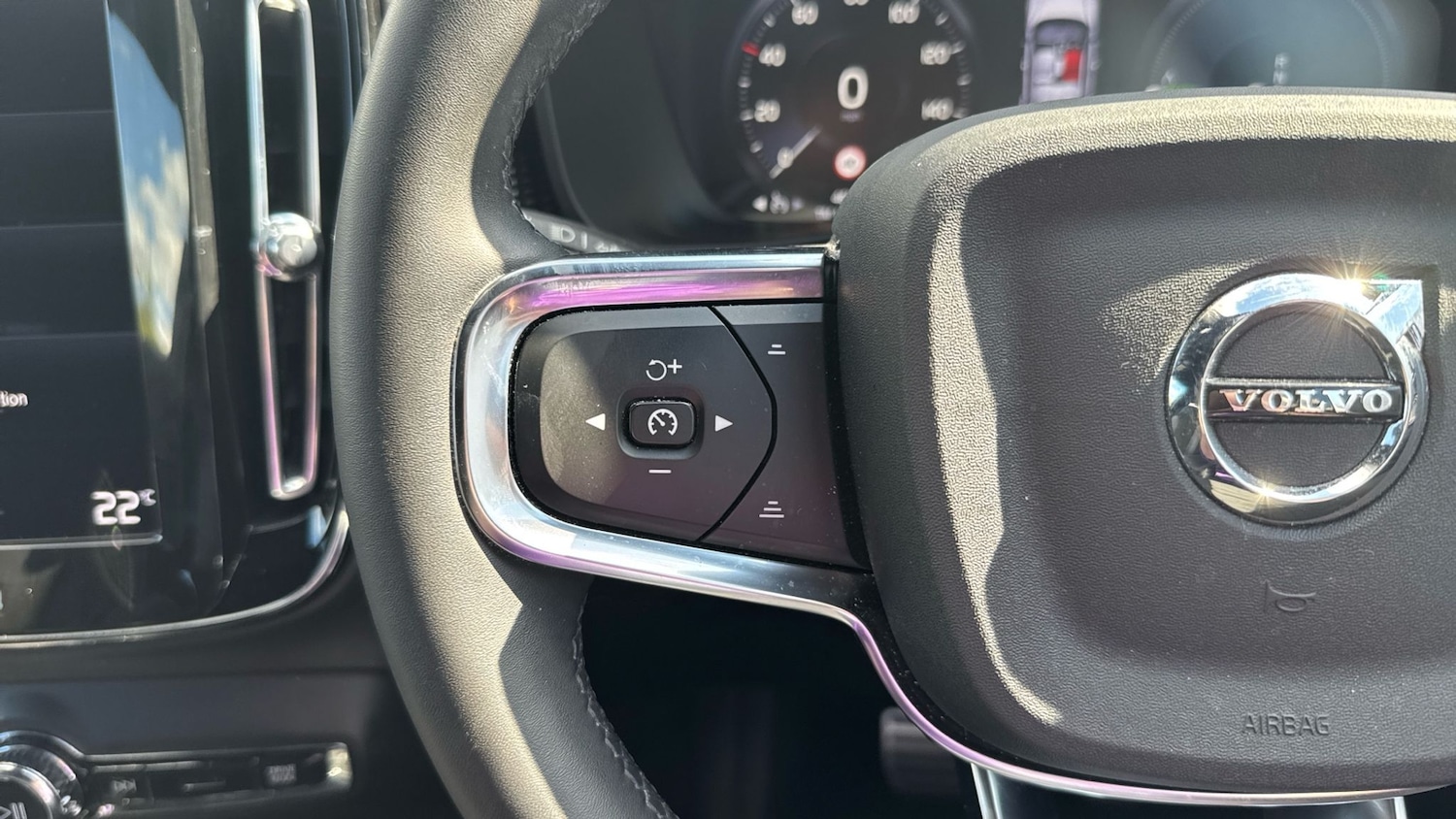 Used Volvo XC40 2022 for sale - 76128782: Photo 27
