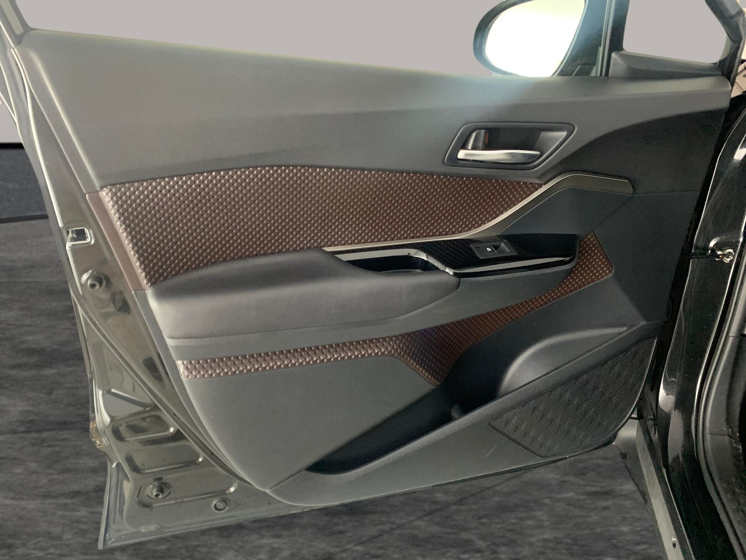 Used Toyota C-HR 2018 for sale - 76668576: Photo 27