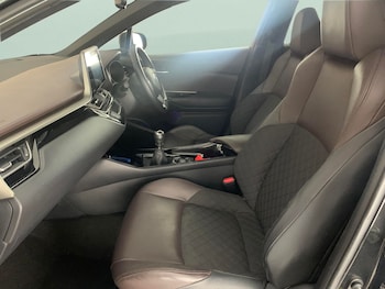 Used Toyota C-HR 2018 for sale - 76668576: Photo