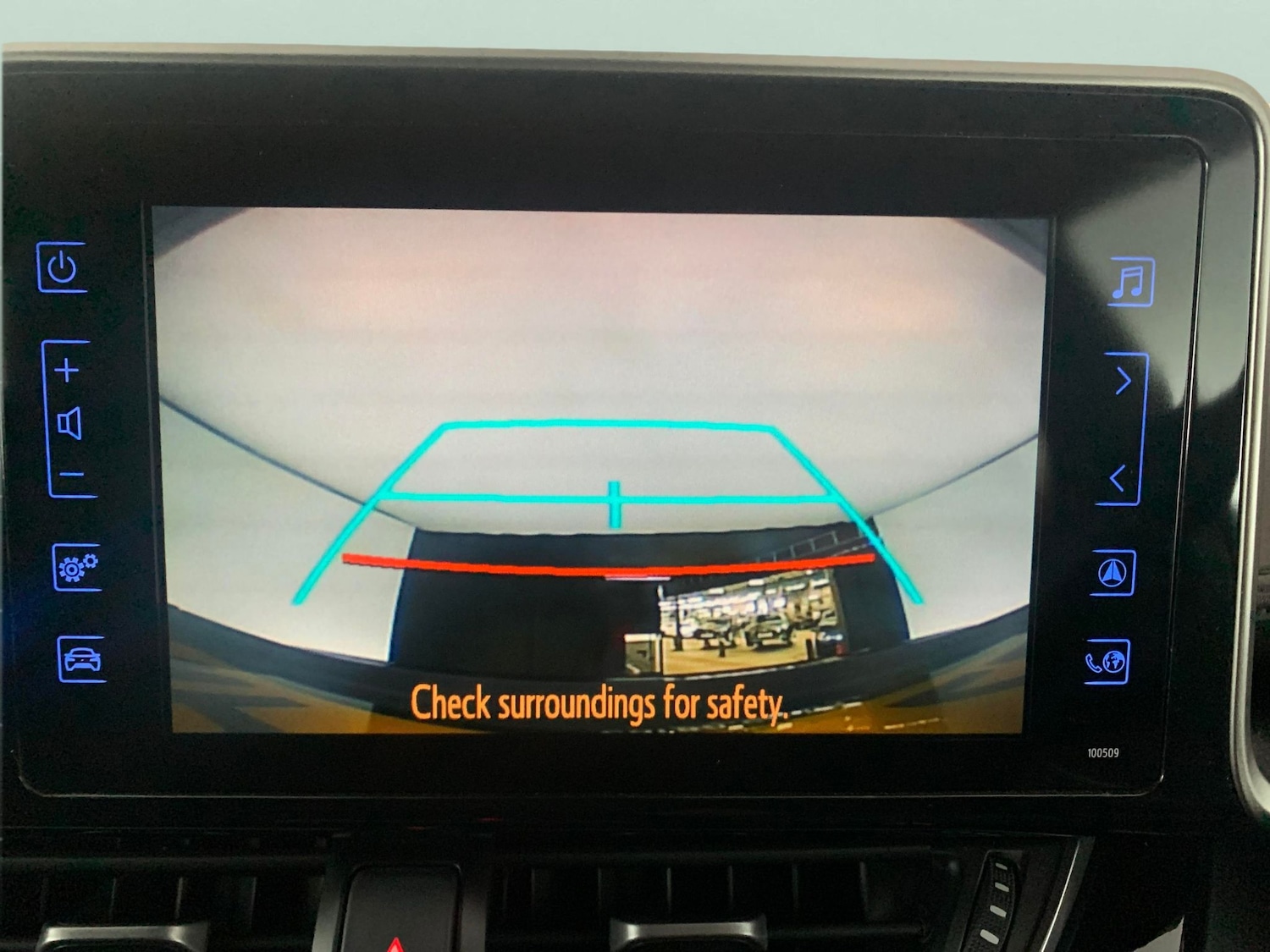 Used Toyota C-HR 2018 for sale - 76668576: Photo 5