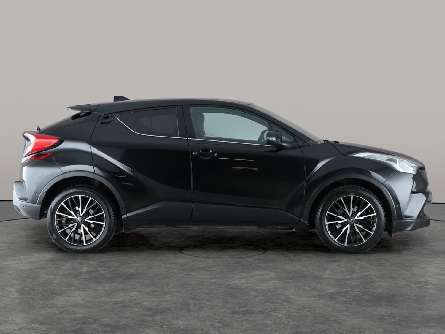 Used Toyota C-HR 2018 for sale - 76668576: Photo 9